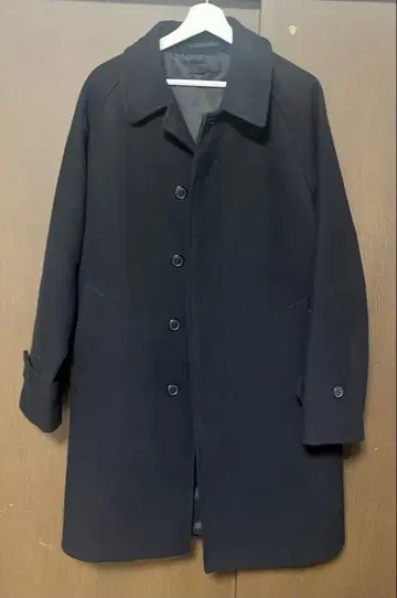 유니클로 블랙 체스터 코트