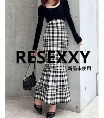 택 포함 새상품 RESEXXY 숄더 오픈 머메이드 니트 원피스