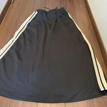 니코앤드 라메 사이드 라인 스커트