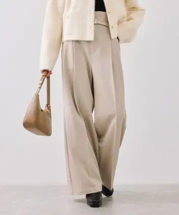 VIS 벨트 디테일 턱 와이드 팬츠 / 이지케어 베이지