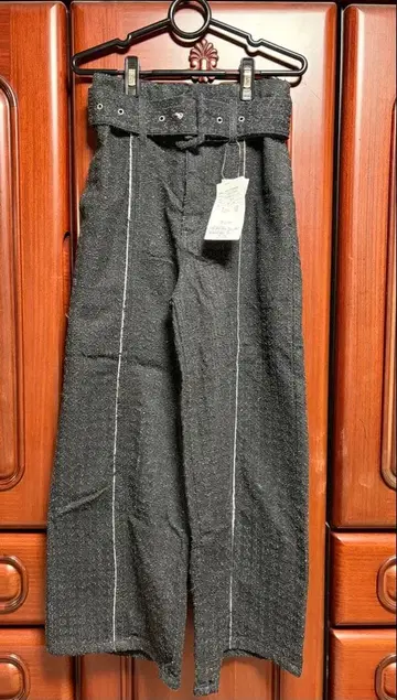 Thevon. (제본) 벨트 포함 자카드 데님