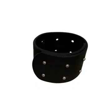 스터드 장식 블랙 가죽 팔찌