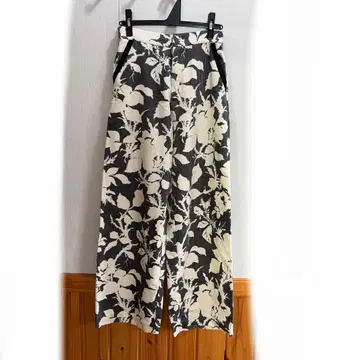 투모로우랜드 팬츠