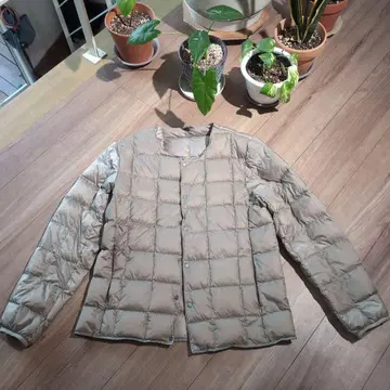 TAION 베이지 퀼팅 다운 자켓 수납 봉투 포함 M