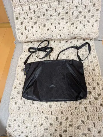 블랙 숄더백 HOLIDAY PACKABLE MINI BAG