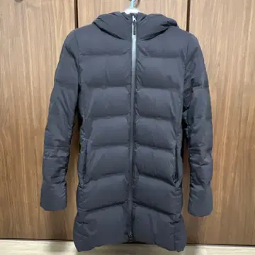 유니클로 심리스 다운 롱 블랙 M 사이즈