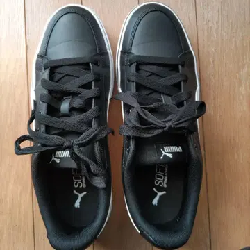 Puma 블랙 로우컷 스니커즈