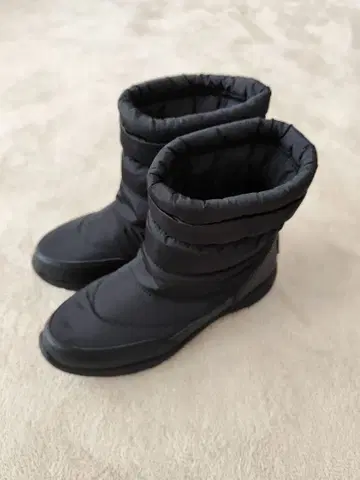 블랙 다운 스타일 부츠