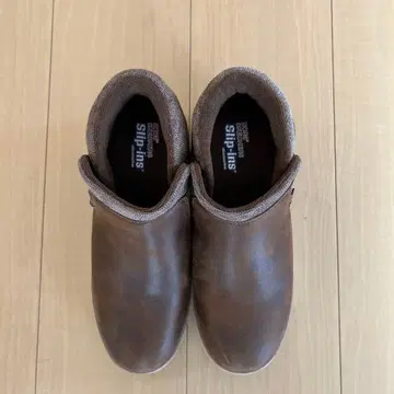 브라운 슬립온 스니커즈