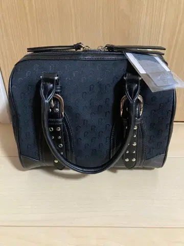 [ 새상품 ] 지나시스 스터드 자카드 모노그램 보스턴