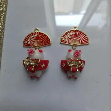 일본풍 참 빨간 부채 꽃