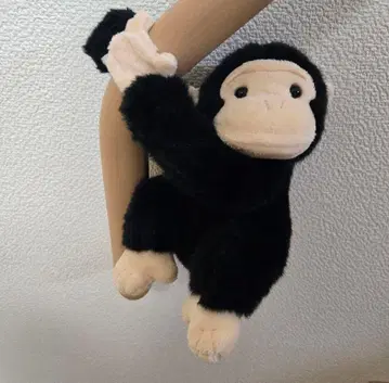 안고 있는 원숭이 침팬지 봉제 인형 산에이
