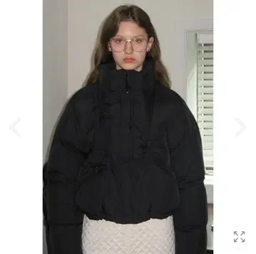 Sinoon 블랙 숏 기장 리본 다운 자켓