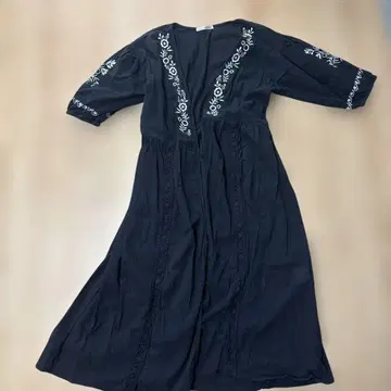 자수 장식 블랙 7부 소매 롱 원피스