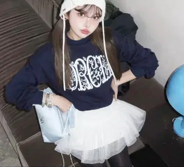 새상품급 다리치 darich 맨투맨 자수 맨투맨 상의