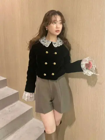 스캘럽 비쥬 어태치드 자켓