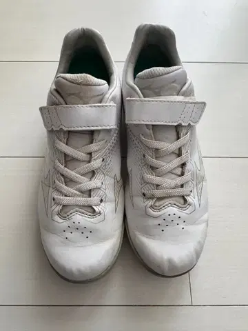 미즈노 화이트 스파이크 벨크로