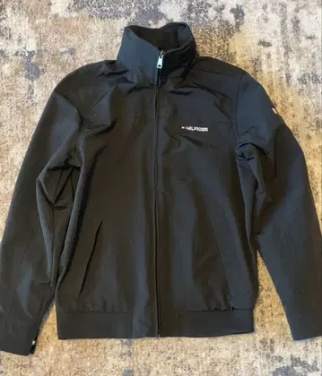 TOMMY HILFIGER 블랙 점퍼