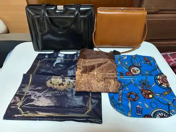 블랙 가죽 핸드백과 토트백 세트