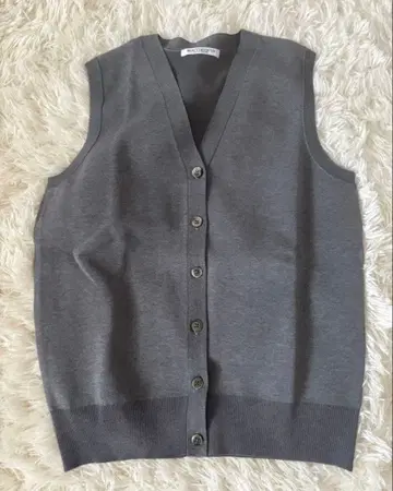 미사용 BEAUTY&YOUTH 프론트 버튼 V넥 니트 베스트