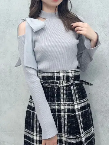 dazzlin 원숄더 리본 니트탑