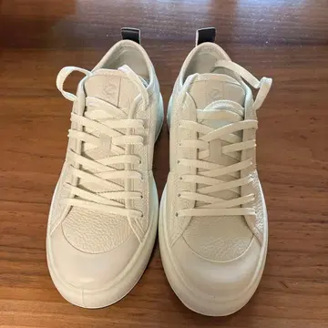 ECCO 화이트 스니커즈
