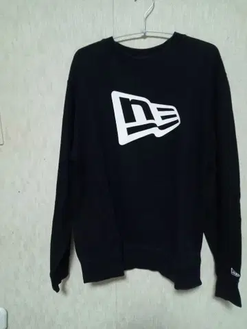 뉴에라 New Era 로고 프린트 맨투맨 블랙 L