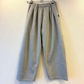 classicalelf 벨트 루프 포함 2턱 커브 실루엣 스웨트 팬츠