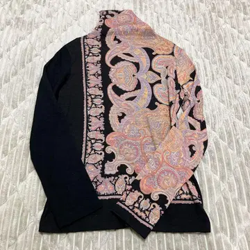 와이즈 페이즐리 터틀넥 긴팔 니트 티셔츠