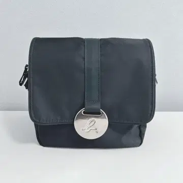 [새상품급] 에네스베 숄더백 메탈 로고 나일론 블랙