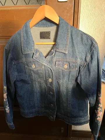 자수 들어간 라이트 블루 데님 자켓