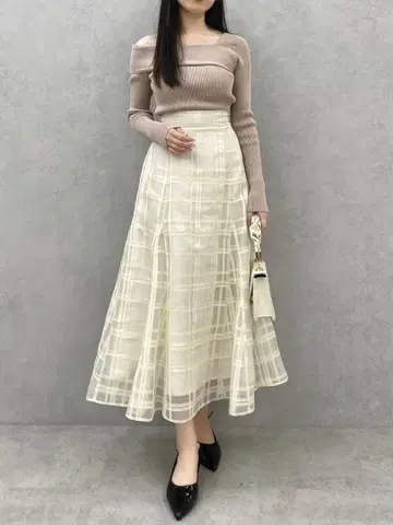 dazzlin 시어 체크 세미 플레어 스커트