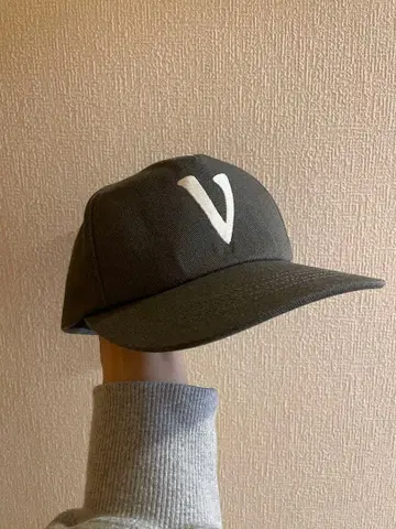 OVY V 로고 그레이 야구 모자