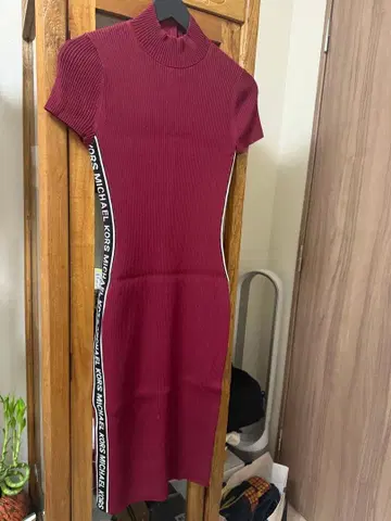 MICHAEL KORS 버건디 리브 편 원피스