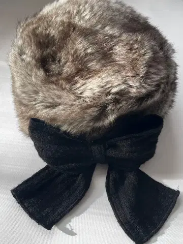 퍼 베레모 리본 포함 구제 의류