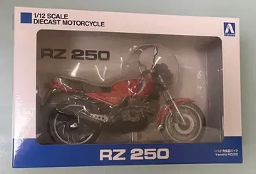 야마하 RZ250 1/12 스케일 다이캐스트 모델
