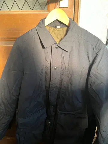 네이비 다운 자켓 지퍼 포켓 부착