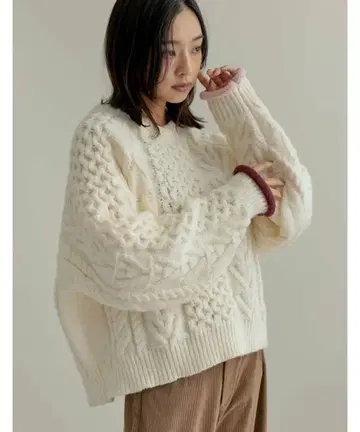 [택 포함 새상품] 리디 배색 하트 케이블 니트 아이보리