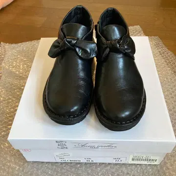 안나마리아 리본 아웃스티치 슈즈