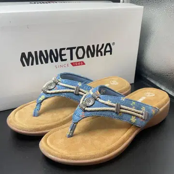 미사용 미네통카 디자인 샌들 23cm Silverthorne 360