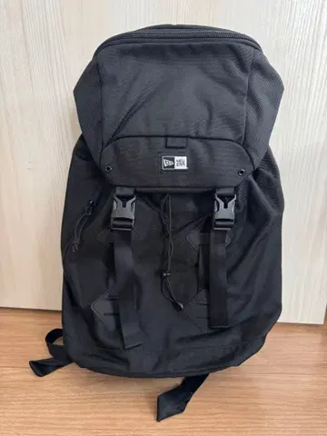 뉴에라 블랙 백팩