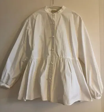 페플럼 화이트 긴팔 셔츠 UNITED ARROWS