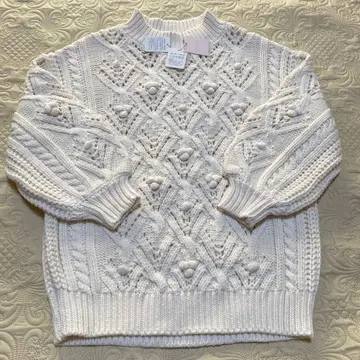 화이트 케이블 니트 스웨터