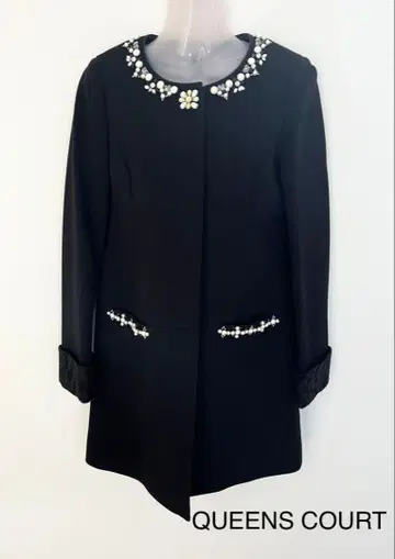 QUEENS COURT 비쥬 부착 노카라 코트