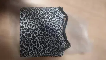 레오파드 무늬 핸드백