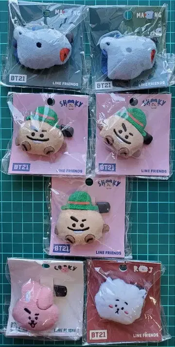 EB BT21 복슬복슬 배지 7개 세트