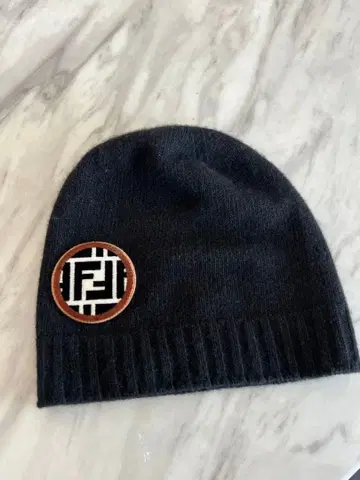 블랙 로고 니트 모자