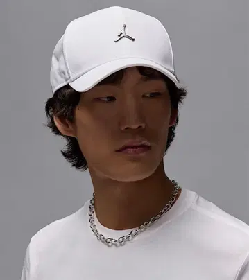 NIKE 조던 라이즈 Jordan 화이트 캡 메탈 로고 M/L