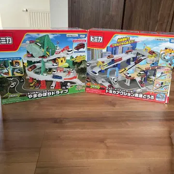 토미카 산 오르기 드라이브 & 액션 고속도로 세트 이어 놀 수 있는 중고