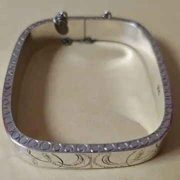 agete 실버 조각 무늬 뱅글